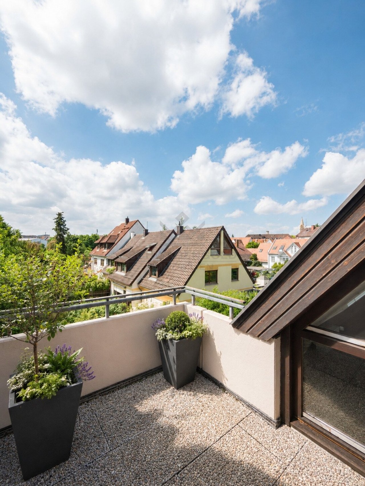 * Über den Dächern von Stuttgart-Zuffenhausen: Maisonette-Wohnung mit Terrasse, Grünblick &amp; TG * (003-035) — Terrasse