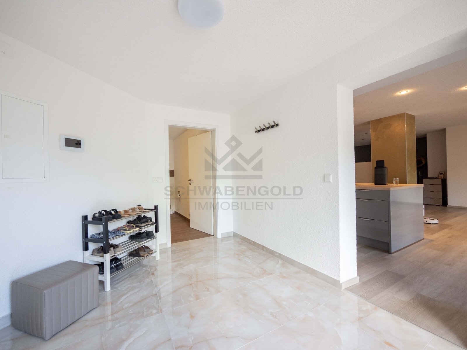 * Wohngefühl mit besonderem Flair – großzügige Wohnung mit Loft-Charakter, Kücheninsel &amp; Terrasse* (003-036) — Eingangsbereich