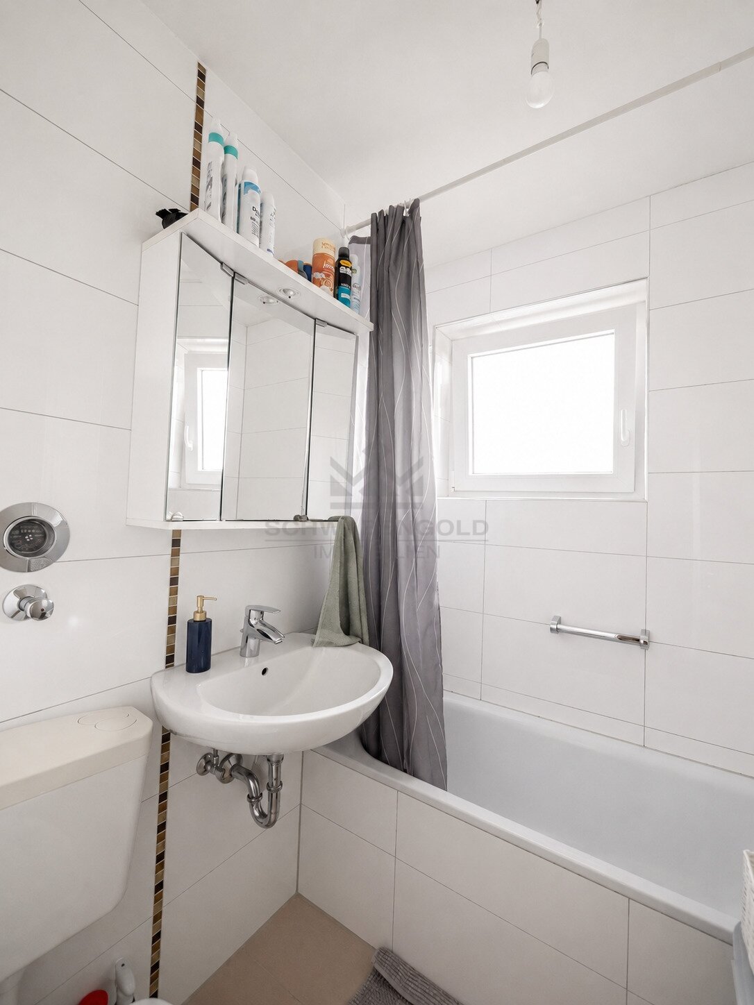 * Lichtdurchflutete 4-Zimmer-Wohnung in zentraler Lage von Neu-Ulm – umfangreich modernisiert und gepflegt* (003-043) — Badezimmer