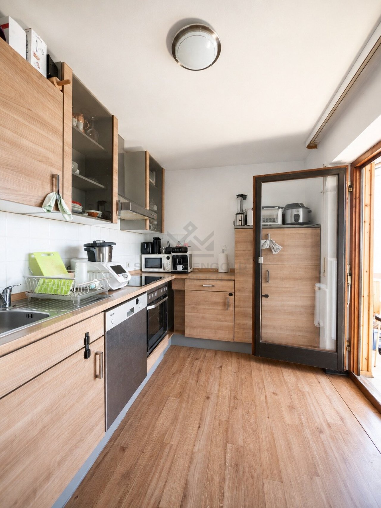 Gepflegte 2-Zimmer-Eigentumswohnung mit großzügigem Wintergarten in zentraler Lage von Günzburg (003-045) — Küche