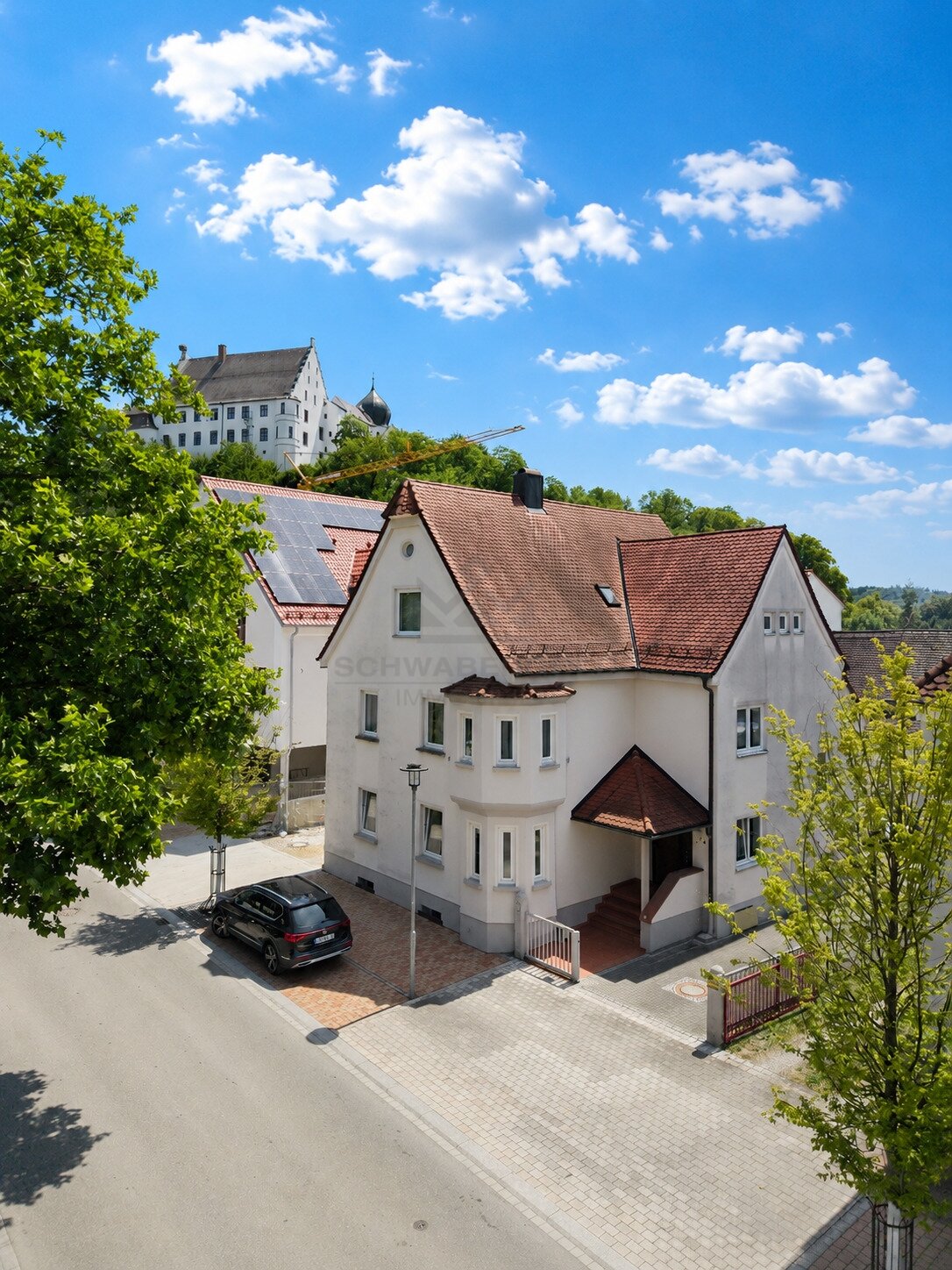 Architektonisches Juwel im Herzen von Illertissen – Verleihen Sie diesem außergewöhnlichen Dreifamilienhaus neuen Glanz