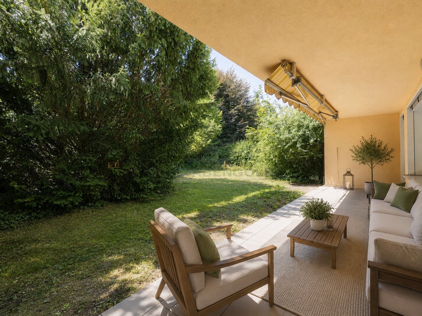 Fast wie ein eigenes Haus: 4,5 Zimmer mit Privatgarten, Garage & frisch renoviert in Günzburg