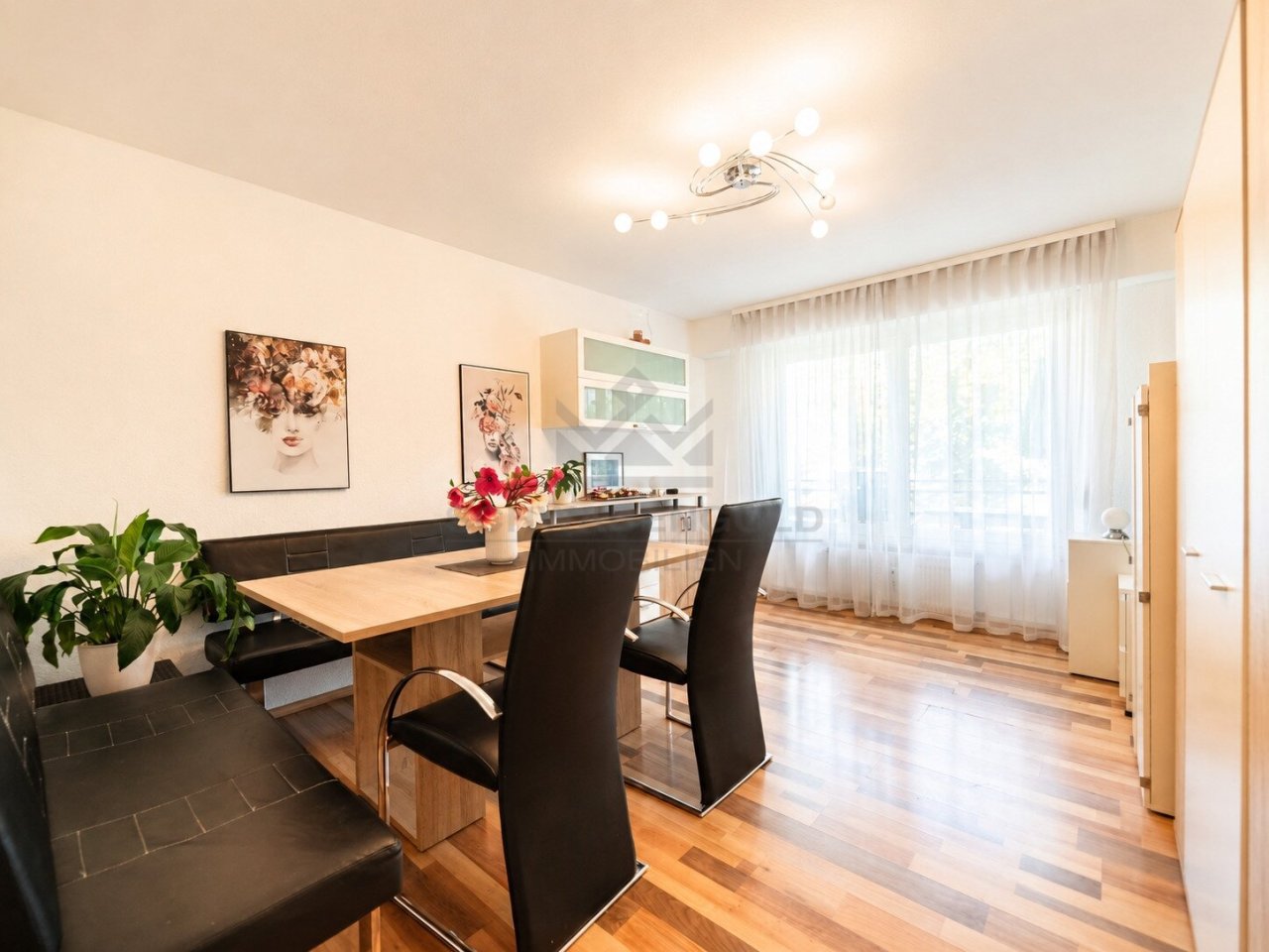 * Lichtdurchflutete 4 Z.-Wohnung in zentraler Lage von Neu-Ulm – umfangreich modernisiert und gepflegt* (003-048) — Büro